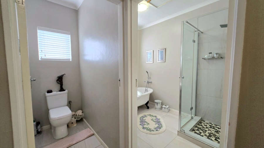 4 Bedroom Property for Sale in Kleinbaai Western Cape